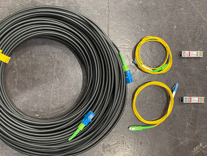 Fibre SC APC renforcée, traverse SC et jarretière SC APC / LC UPC avec SFP+ 10G BiDi